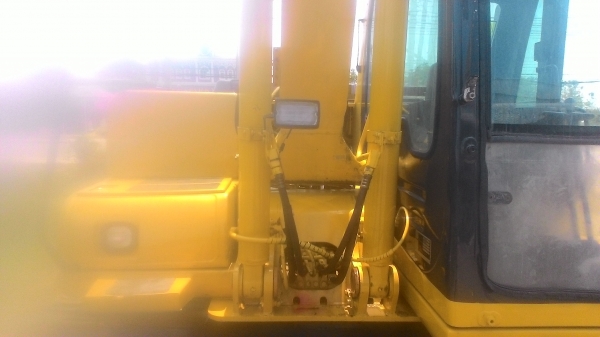 ขายรถเก่านอก ยังไม่ได้ใช้งานบ้านเรา Komatsu PC130-6,ใบแทร็ค 70 ซ.ม.มีลายหัวเจาะ ,สภาพดี เอวแน่น แรง,ไฟฟ้าครบ,ซีเรียลสูง,เครื่อง Cummin ทำช่วงล่างให้ใหม่ เปลี่ยนซีลกระบอก , บู๊ท สลัก พร้อมใช้ เลือก ปุ๋งกี่ได้