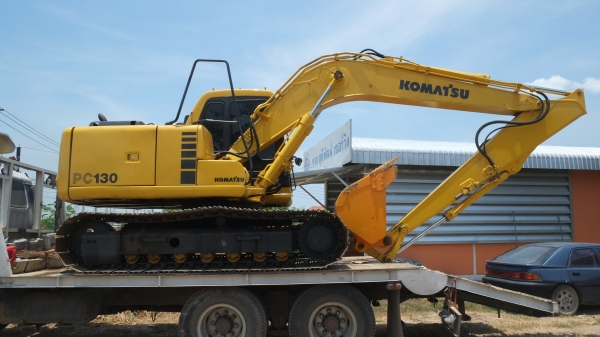 ขายรถเก่านอก ยังไม่ได้ใช้งานบ้านเรา Komatsu PC130-6,ใบแทร็ค 70 ซ.ม.มีลายหัวเจาะ ,สภาพดี เอวแน่น แรง,ไฟฟ้าครบ,ซีเรียลสูง,เครื่อง Cummin ทำช่วงล่างให้ใหม่ เปลี่ยนซีลกระบอก , บู๊ท สลัก พร้อมใช้ เลือก ปุ๋งกี่ได้