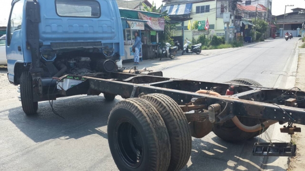 ขาย6ล้ออีซูซุNPR 120แรงสภาพดีคัชซีสวยมากเครื่องดียางดีรถห้างแท้ๆราคา350000บาท