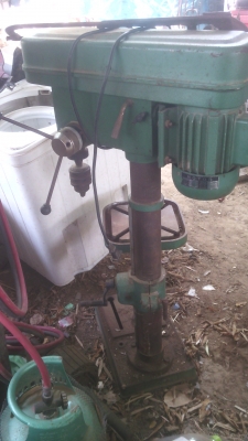 เครื่องเจาะสว่นแบบตั้ง