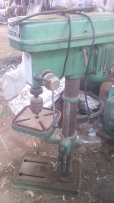 เครื่องเจาะสว่นแบบตั้ง