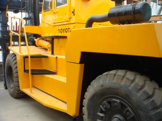 Spreader Forklift รถยกตู้เปล่า