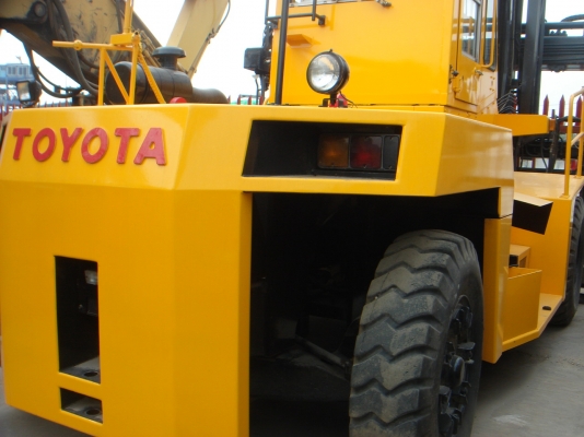 Spreader Forklift รถยกตู้เปล่า