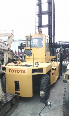 Spreader Forklift รถยกตู้เปล่า