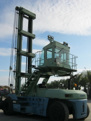 Spreader Forklift รถยกตู้เปล่า