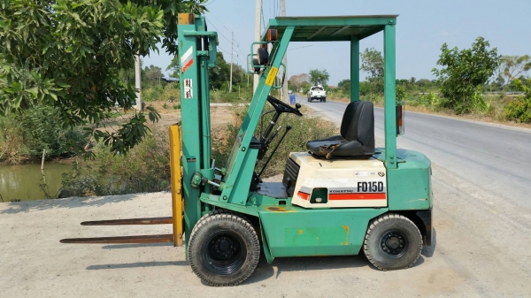 ขายด่วนรถยกKOMATSU FD15-15ดีเซลยก1.5ตันเสาสูง3เมตร-ยางหน้าคู้-รถนอกนำเข้ายังไม่เคยใช้งานในเมืองไทยเลย ขายด่วนรถยกKOMATSU FD15-15ดีเซลยก1.5ตันเสาสูง3เมตร-ยางหน้าคู้-รถนอกนำเข้ายังไม่เคยใช้งานในเมืองไทยเลย