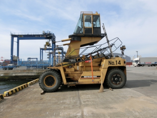 รถยกตู้เปล่า Spreader Forklift