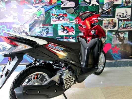 CLICK 125 i สีดำแดง เป็นโฉมใหม่รุ่นสุดท้ายก่อน เปลี่ยนไฟหน้าแอลอีดี แถม 4 รายการ 32900 CLICK 125 i สีดำแดง เป็นโฉมใหม่รุ่นสุดท้ายก่อน เปลี่ยนไฟหน้าแอลอีดี แถม 4 รายการ 32900