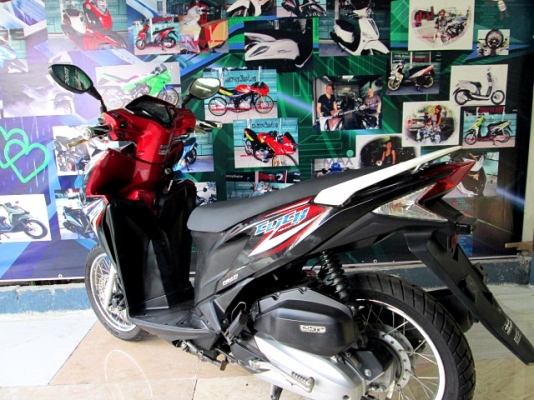 CLICK 125 i สีดำแดง เป็นโฉมใหม่รุ่นสุดท้ายก่อน เปลี่ยนไฟหน้าแอลอีดี แถม 4 รายการ 32900 CLICK 125 i สีดำแดง เป็นโฉมใหม่รุ่นสุดท้ายก่อน เปลี่ยนไฟหน้าแอลอีดี แถม 4 รายการ 32900