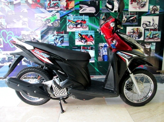 CLICK 125 i สีดำแดง เป็นโฉมใหม่รุ่นสุดท้ายก่อน เปลี่ยนไฟหน้าแอลอีดี แถม 4 รายการ 32900 CLICK 125 i สีดำแดง เป็นโฉมใหม่รุ่นสุดท้ายก่อน เปลี่ยนไฟหน้าแอลอีดี แถม 4 รายการ 32900