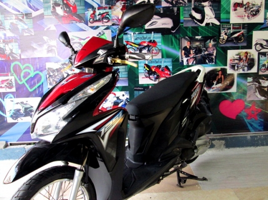 CLICK 125 i สีดำแดง เป็นโฉมใหม่รุ่นสุดท้ายก่อน เปลี่ยนไฟหน้าแอลอีดี แถม 4 รายการ 32900 CLICK 125 i สีดำแดง เป็นโฉมใหม่รุ่นสุดท้ายก่อน เปลี่ยนไฟหน้าแอลอีดี แถม 4 รายการ 32900