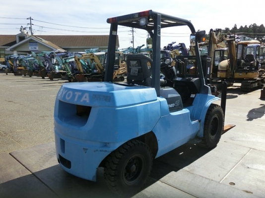 Forklift TOYOTA	02-7FD45
