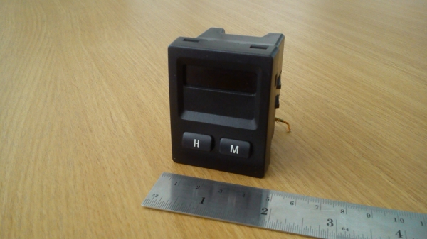 นาฬิกาดิจิตอล ของรถ BMW ทรงสี่เหลี่ยม