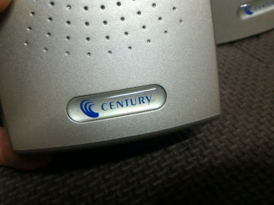 เครื่องเฝ้าคอยสั่งเกต ยี่ห้อ CENTURY เป็นระบบไร้สาย เห็นได้ทั้งภาพและเสียงของลูก มีระบบมองเห็นได้ในที่มืดๆ
