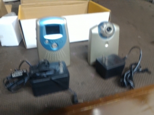 เครื่องเฝ้าคอยสั่งเกต ยี่ห้อ CENTURY เป็นระบบไร้สาย เห็นได้ทั้งภาพและเสียงของลูก มีระบบมองเห็นได้ในที่มืดๆ