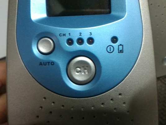 เครื่องเฝ้าคอยสั่งเกต ยี่ห้อ CENTURY เป็นระบบไร้สาย เห็นได้ทั้งภาพและเสียงของลูก มีระบบมองเห็นได้ในที่มืดๆ