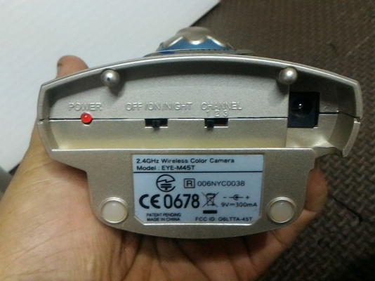 เครื่องเฝ้าคอยสั่งเกต ยี่ห้อ CENTURY เป็นระบบไร้สาย เห็นได้ทั้งภาพและเสียงของลูก มีระบบมองเห็นได้ในที่มืดๆ