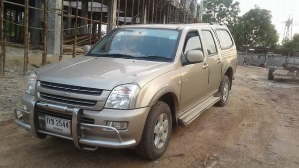 ISUZU DMAX 4 ประตู SLX 21,5000 บาท ปี 45 เครื่อง 3.0 แรง วิ่ง 223,950 กม. ยางดี คัสชีสวย  เล่มพร้อมโอน