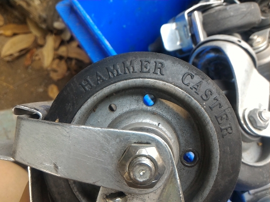 ล้อ ยี่ห้อ HAMMER จากญี่ปุ่น ขนาด 100 * 32 เป็นล้อแบบยึดด้วยก้านน้อต