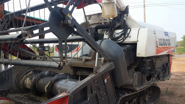 ขายรถเกี่ยวข้าวคูโบต้า DC 70 g ปี 57 ราคาพิเศษ 580,000 พร้อมเทลเลอร์ ราคาปิดงวดรถครับ ชั่วโมงน้อย 1,0xx ชั่วโมง ขายรถเกี่ยวข้าวคูโบต้า DC 70 g ปี 57 ราคาพิเศษ 580,000 พร้อมเทลเลอร์ ราคาปิดงวดรถครับ ชั่วโมงน้อย 1,0xx ชั่วโมง