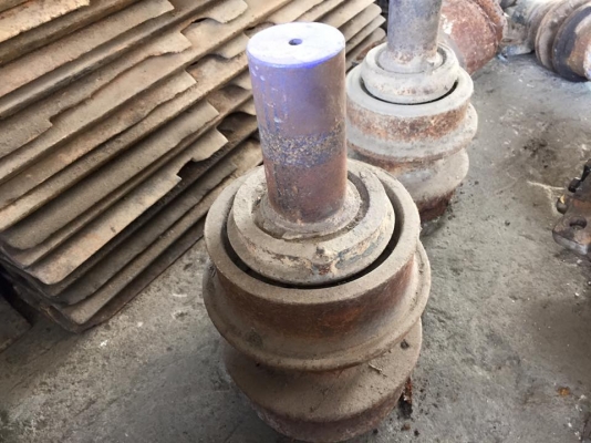 แคเรีย KOMATSU PC300 เก่าเช็คนอกญี่ปุ่น ราคา 2,500 บาท