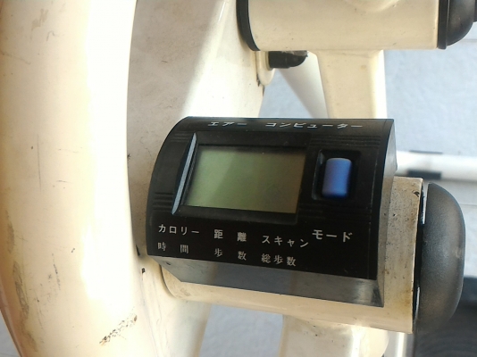 เครื่องออกกำลังกายแบบก้าวเดินจากญี่ปุ่นแบบเหมือนการก้าวเดินจริงๆ ปรับแรงต้านได้ มีก้านมือให้จับปรับสูงต่ำได้ โครงสร้างเหล็กแข็งแรง