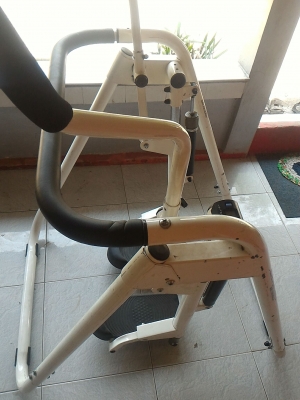 เครื่องออกกำลังกายแบบก้าวเดินจากญี่ปุ่นแบบเหมือนการก้าวเดินจริงๆ ปรับแรงต้านได้ มีก้านมือให้จับปรับสูงต่ำได้ โครงสร้างเหล็กแข็งแรง