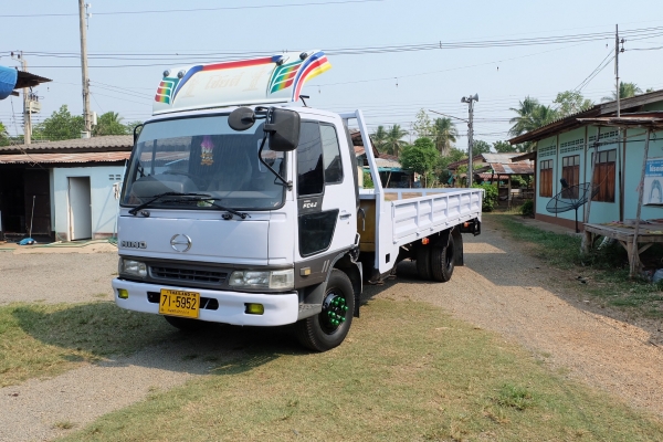 ขายด่วนรถบรรทุก HINO FC4J ปี44 145แรง ยาว 5.50 เมตร ขายด่วนรถบรรทุก HINO FC4J ปี44 145แรง ยาว 5.50 เมตร