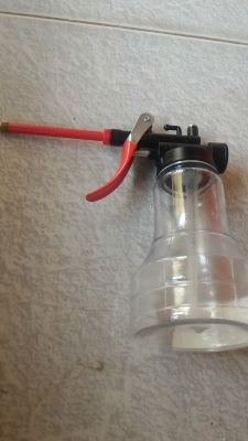 กาหยอดน้ำมันใส่ ยี่ห้อ YATO เป็นแบบมีก้านบีด ก้านหยอดยาวเล็กเข้าถึงที่เล็กๆได้ง่าย  วัสดที่ผลิตชนิด ABS อย่างดี บรรจุน้ำมันได้ 350 cm.