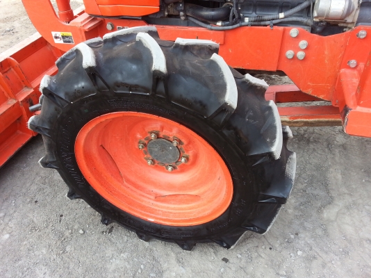 คูโบต้า L4708 4 WD พร้อมใบมีดตราช้าง