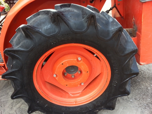 คูโบต้า L4708 4 WD พร้อมใบมีดตราช้าง