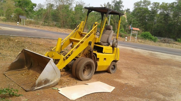 ขายด่วนรถตักล้อยางTOYOTAตัก1คิวรถสวยสภาพใช้งานดีมาก