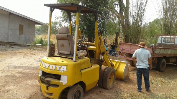 ขายด่วนรถตักล้อยางTOYOTAตัก1คิวรถสวยสภาพใช้งานดีมาก