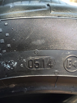 ขายยาง CONTINENTAL 225-45-18 ปี14 ดอกสวย ไม่มีปะ ชุดละ 3,800 บาท