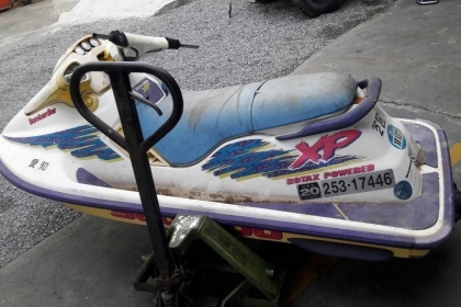 ขายเหมาเจ็ทสกี 2 ลำ  นำเข้าญี่ปุ่น 1. ลำเหลือง(SEADOO)ไม่มีกุญแจมาจากญี่ปุ่นค่ะ 2.KAWASAKI 750 CC เครื่องติดดี