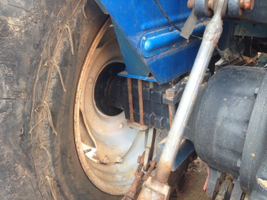 ขายรถไถ 2 เพลา  Ford 6640 มีภาพวีดีโอ สภาพสวยพร้อมใช้ ผานดันหน้า และผาน 6 ราคา685,000 บาท ต่อรองได้ครับ โทร 081-9972972 089-8451778