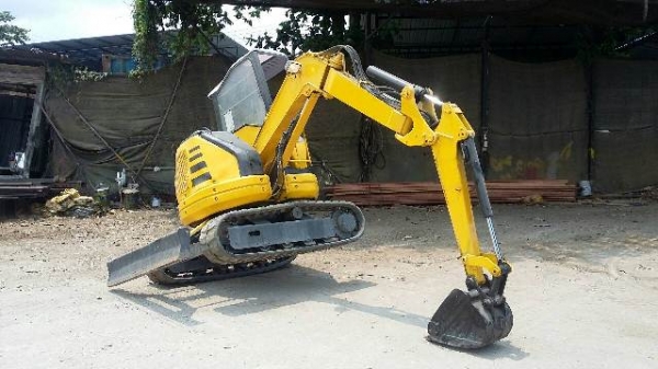 ขายแม็คโครเจาะดิน KOMATSU..PC28UU-2 รุ่น 3D84 ดอกดำไม่รวมหัวสว่าน ขายแม็คโครเจาะดิน KOMATSU..PC28UU-2 รุ่น 3D84 ดอกดำไม่รวมหัวสว่าน