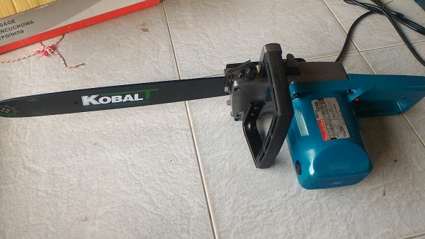 เลื่อยโซ่ใช้ไฟฟ้า ขนาด 16 นิ้ว ยี่ห้อ MAKITA เสียบไฟใช้ได้เลย เสียงเงียบไม่ดังเหมือนเครื่องยนต์ สะดวกใช้งานง่าย