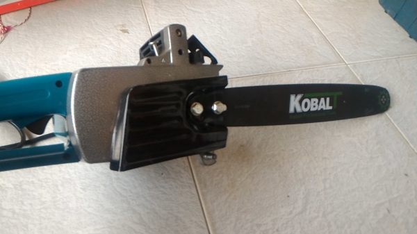 เลื่อยโซ่ใช้ไฟฟ้า ขนาด 16 นิ้ว ยี่ห้อ MAKITA เสียบไฟใช้ได้เลย เสียงเงียบไม่ดังเหมือนเครื่องยนต์ สะดวกใช้งานง่าย