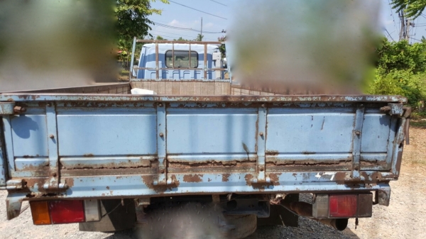 รถอีซูซู 6 ล้อ ( ไม่ดั้ม ) NKR 110 แรงม้า.   สนใจติดต่อ  081 - 6079515