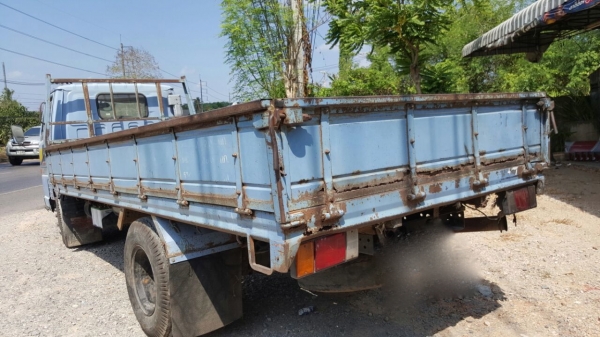 รถอีซูซู 6 ล้อ ( ไม่ดั้ม ) NKR 110 แรงม้า.   สนใจติดต่อ  081 - 6079515