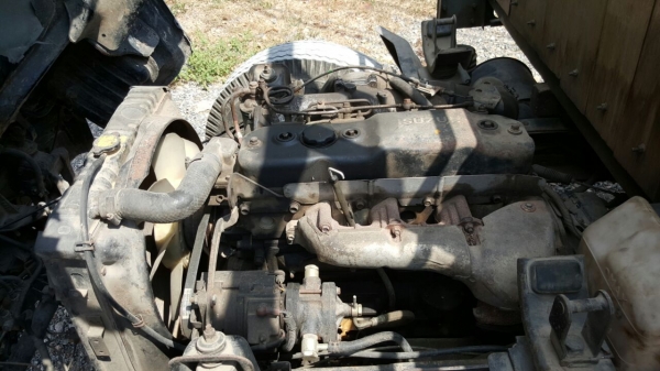 รถอีซูซู 6 ล้อ ( ไม่ดั้ม ) NKR 110 แรงม้า.   สนใจติดต่อ  081 - 6079515