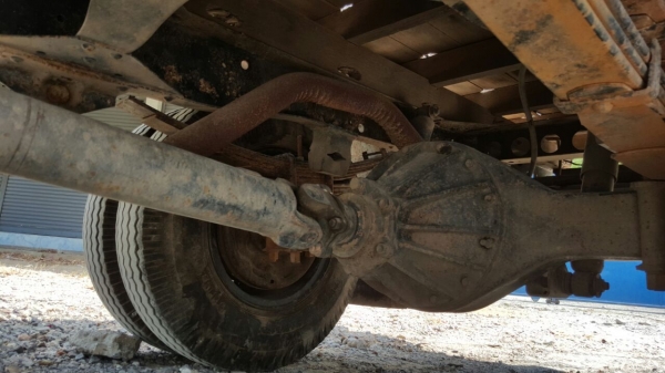 รถอีซูซู 6 ล้อ ( ไม่ดั้ม ) NKR 110 แรงม้า.   สนใจติดต่อ  081 - 6079515