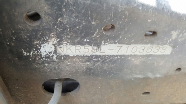 รถอีซูซู 6 ล้อ ( ไม่ดั้ม ) NKR 110 แรงม้า.   สนใจติดต่อ  081 - 6079515