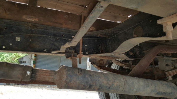 รถอีซูซู 6 ล้อ ( ไม่ดั้ม ) NKR 110 แรงม้า.   สนใจติดต่อ  081 - 6079515