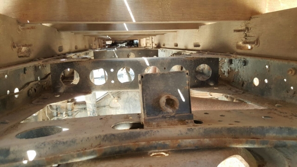 รถอีซูซู 6 ล้อ ( ไม่ดั้ม ) NKR 110 แรงม้า.   สนใจติดต่อ  081 - 6079515