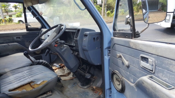 รถอีซูซู 6 ล้อ ( ไม่ดั้ม ) NKR 110 แรงม้า.   สนใจติดต่อ  081 - 6079515