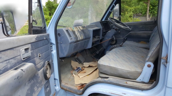 รถอีซูซู 6 ล้อ ( ไม่ดั้ม ) NKR 110 แรงม้า.   สนใจติดต่อ  081 - 6079515