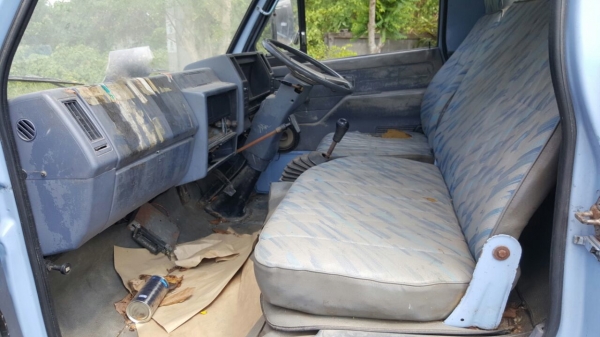 รถอีซูซู 6 ล้อ ( ไม่ดั้ม ) NKR 110 แรงม้า.   สนใจติดต่อ  081 - 6079515