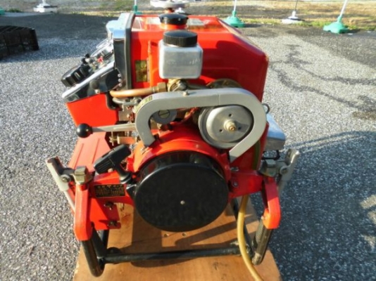 เครื่องดับเพลิง tohatsu เก่านอกสภาพเยี่ยม